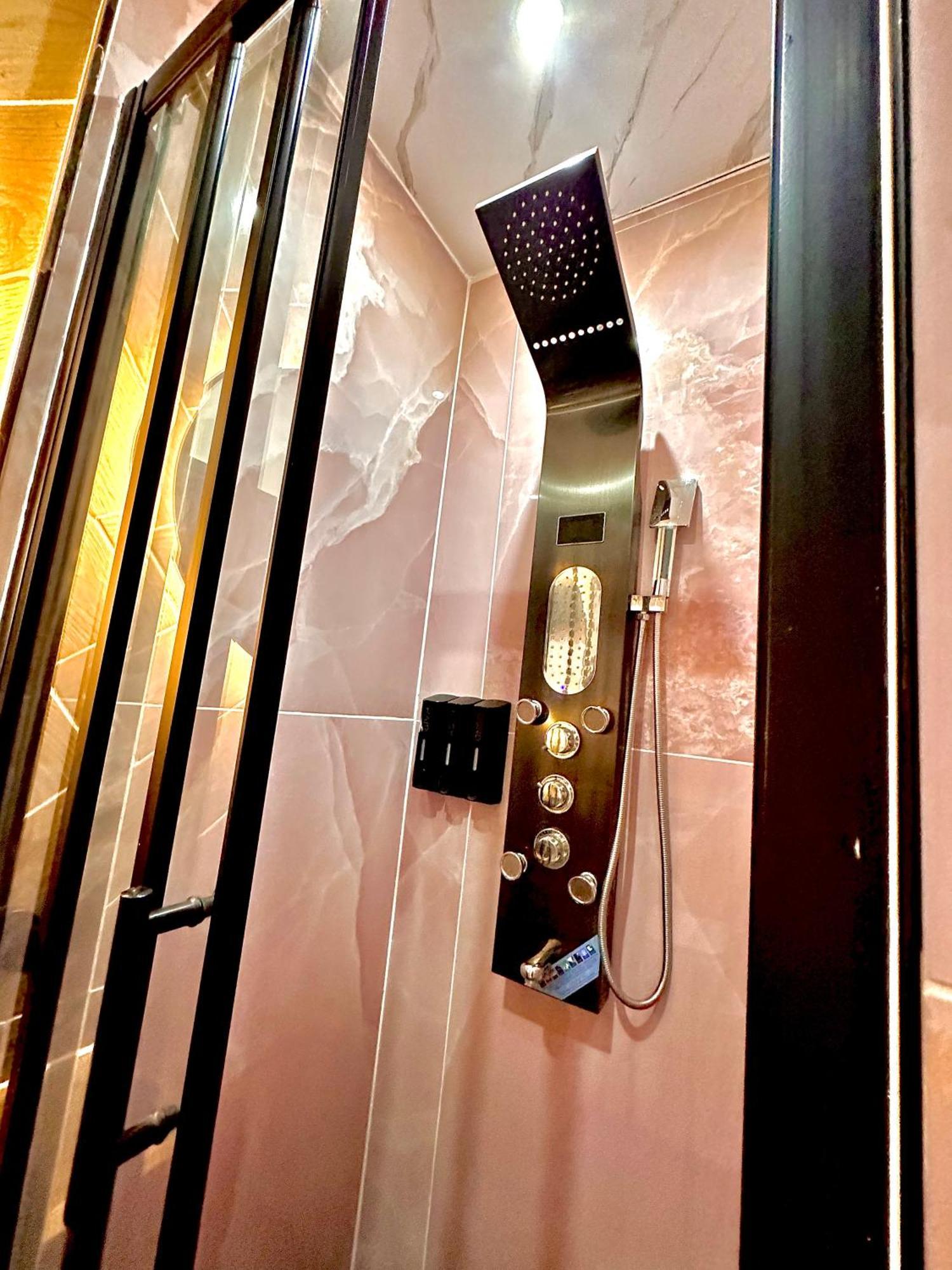 G Eighty Four Aparthotel London Eksteriør bilde