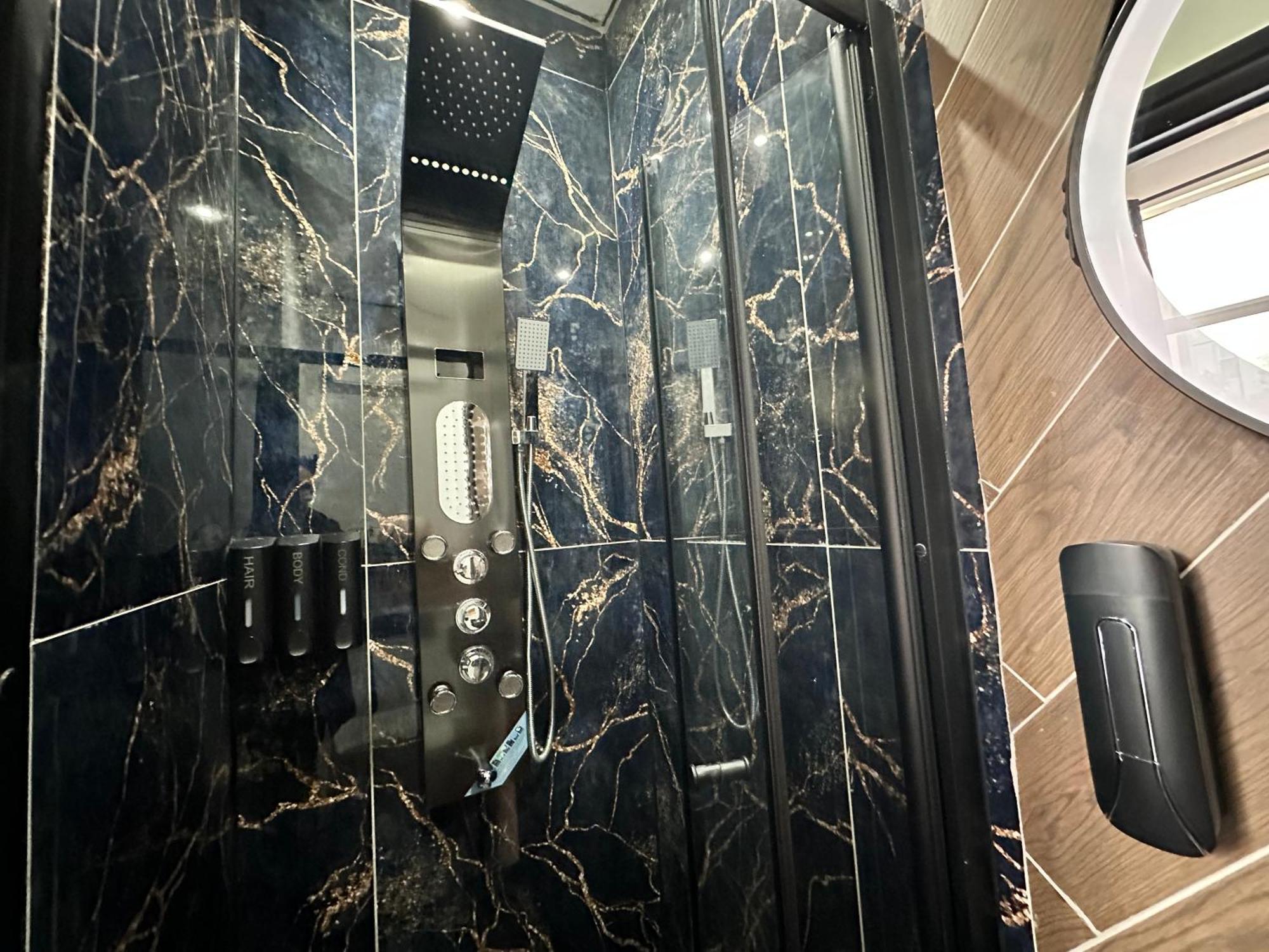 G Eighty Four Aparthotel London Eksteriør bilde