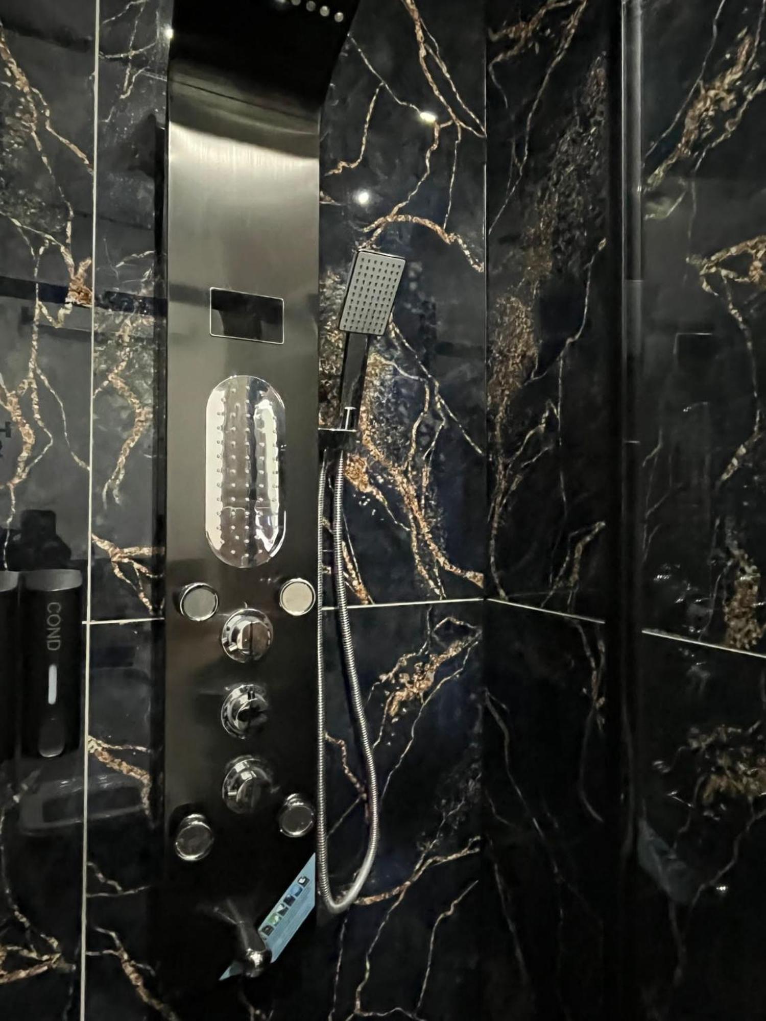 G Eighty Four Aparthotel London Eksteriør bilde