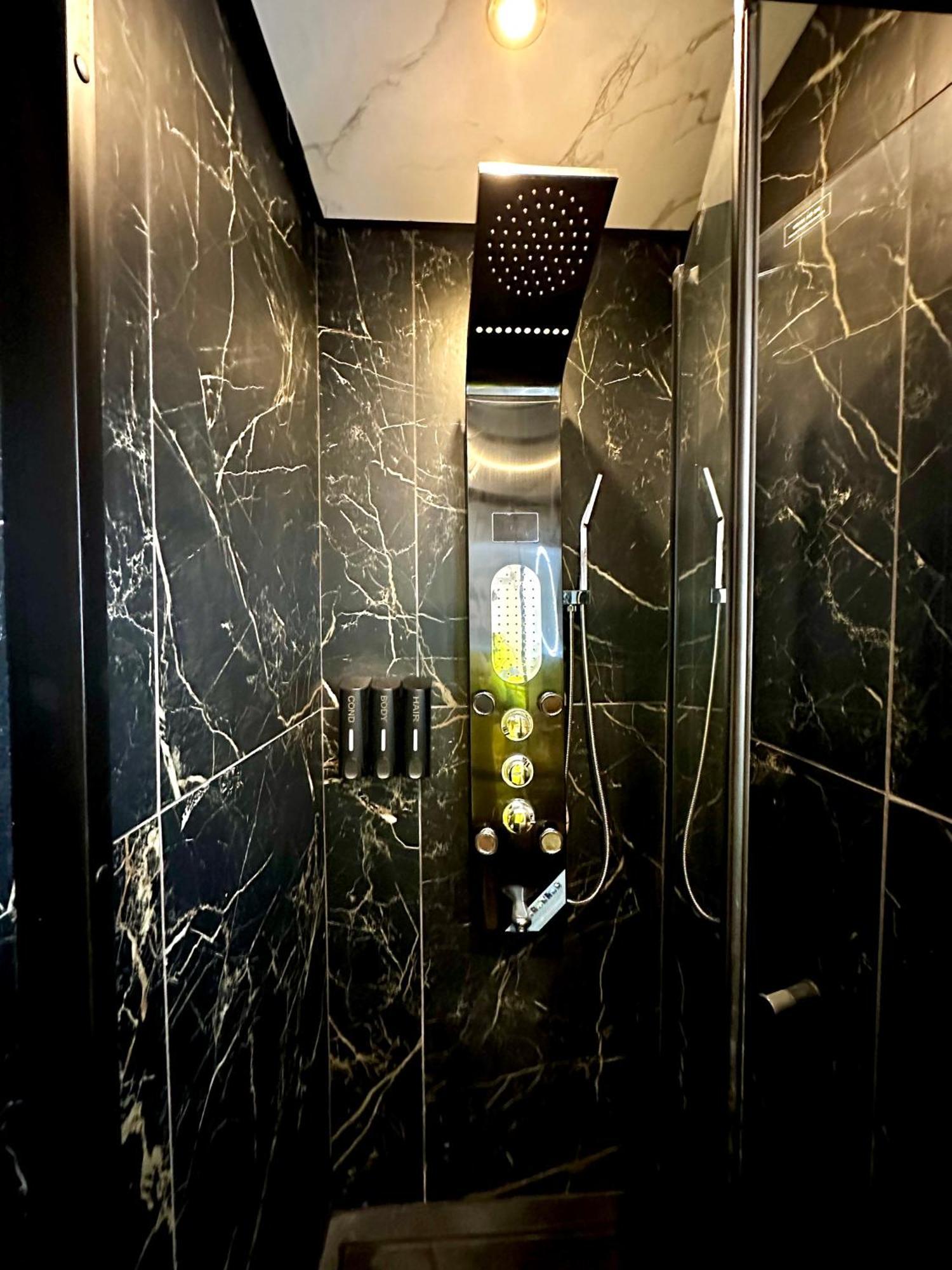 G Eighty Four Aparthotel London Eksteriør bilde